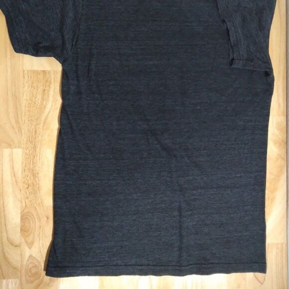 Queen Emblem Logo Graphic T-Shirt - Picture 6 of 6